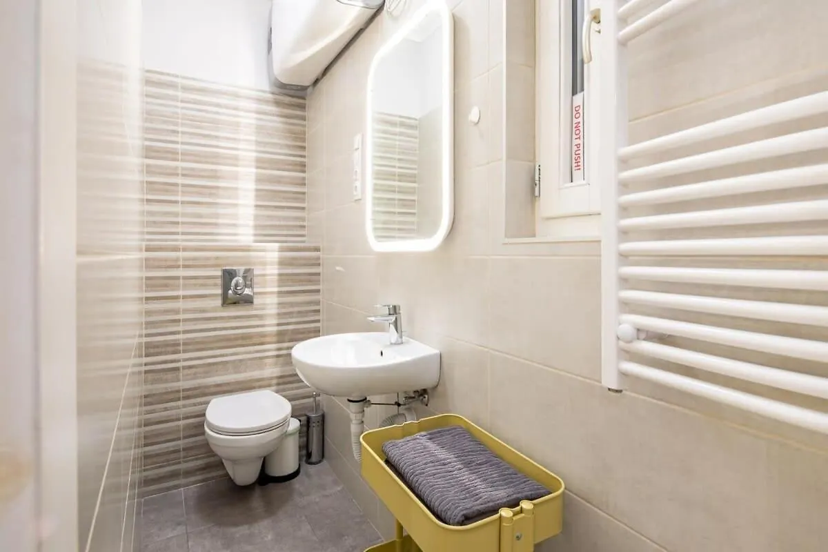 Apartment Very Central - Easy Use - Air Con Studio Budapest