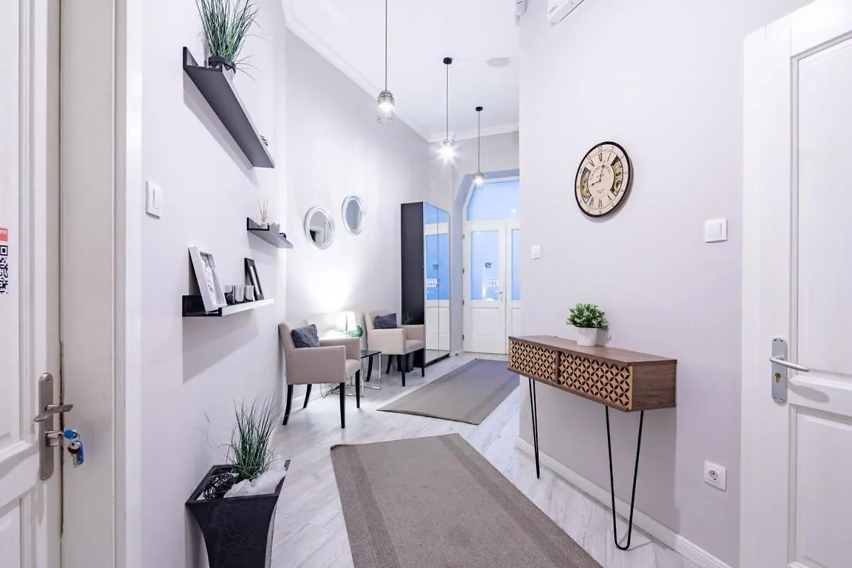 Very Central - Easy Use - Air Con Studio Budapest Apartment