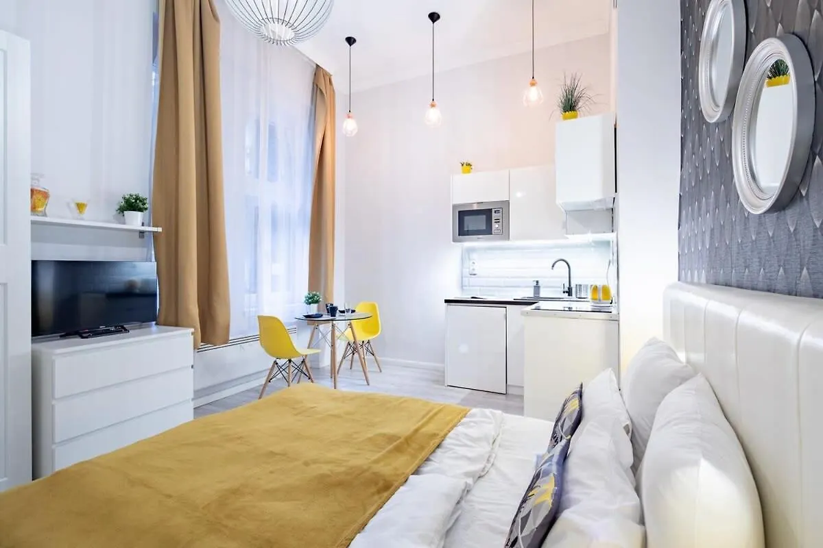 Apartment Very Central - Easy Use - Air Con Studio Budapest