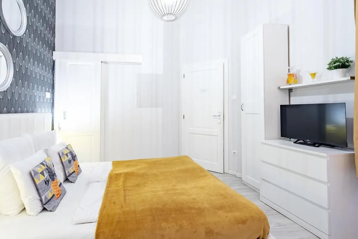 Apartment Very Central - Easy Use - Air Con Studio Budapest